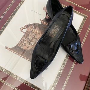 ❤️❤️Salvatore Ferragamo spells Quality.  Black flats w/flap size 9 2B. Timeless!